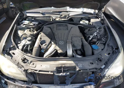 2012 Mercedes-Benz S 550 z USA, uszkodzony, nr VIN WDDNG7DB6CA431128